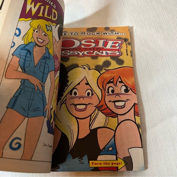 Archie Comics Digest Magazine Pair - Picture 6 of 8